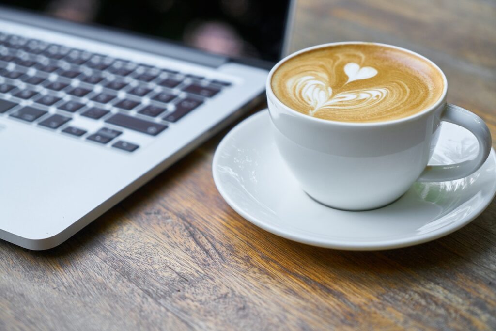 Jak překonat závislost na kofeinu: Praktické tipy pro zdravější životní styl